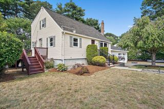 51 Oakwood Ave, Billerica, MA 01821