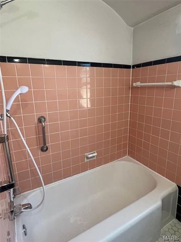 1210 Ruth Drive, Kirkwood, MO 63122