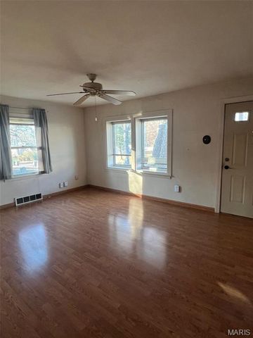 1210 Ruth Drive, Kirkwood, MO 63122