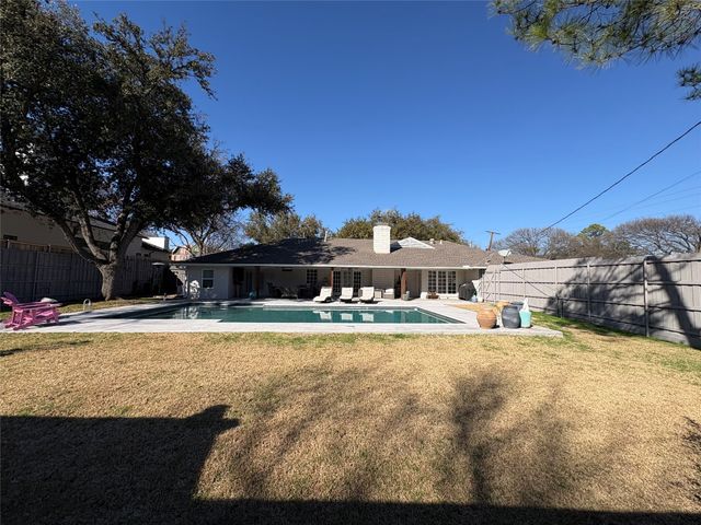 3796 Vinecrest Drive, Dallas, TX 75229