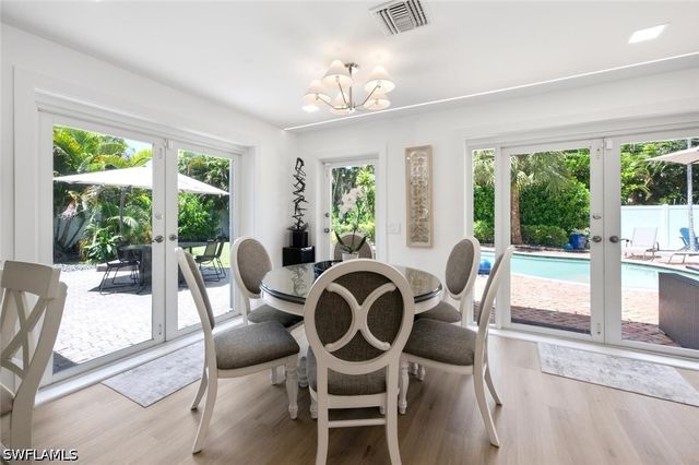 1274 Pine CT, Naples, FL 34102