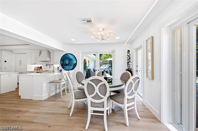 1274 Pine CT, Naples, FL 34102