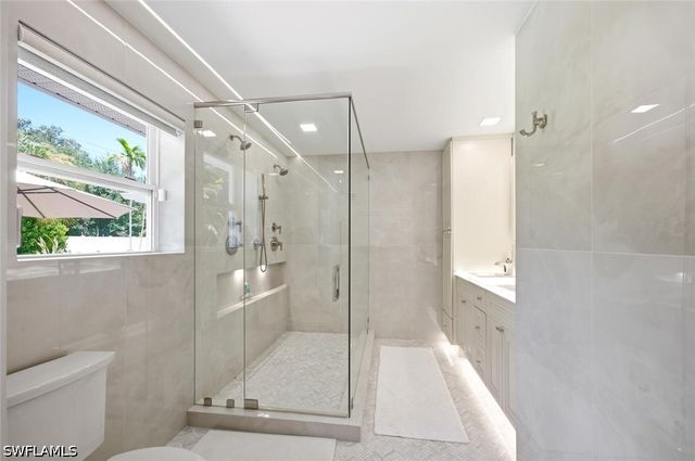 1274 Pine CT, Naples, FL 34102