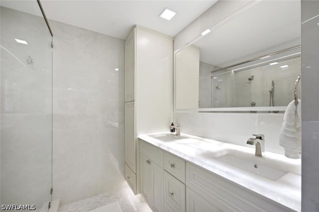 1274 Pine CT, Naples, FL 34102