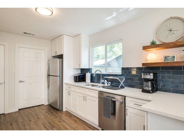 2202 Donna DR, Taylor, TX 76574