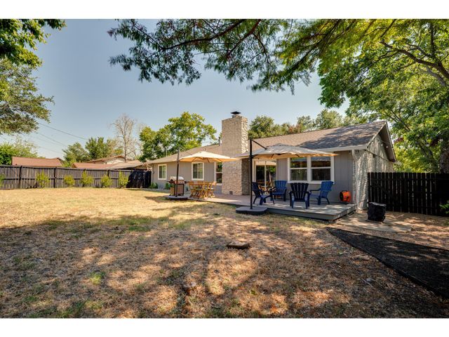 2202 Donna DR, Taylor, TX 76574