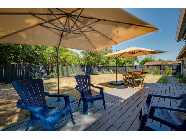 2202 Donna DR, Taylor, TX 76574
