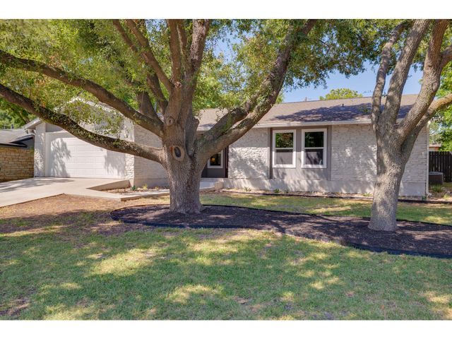 2202 Donna DR, Taylor, TX 76574
