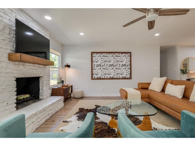 2202 Donna DR, Taylor, TX 76574