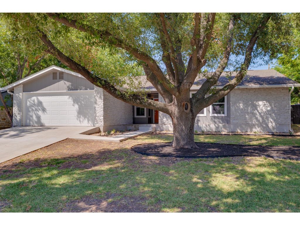 2202 Donna DR, Taylor, TX 76574