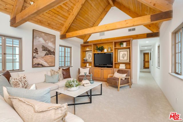 2917 N Poinsettia Avenue, Manhattan Beach, CA 90266