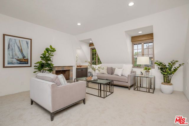 2917 N Poinsettia Avenue, Manhattan Beach, CA 90266