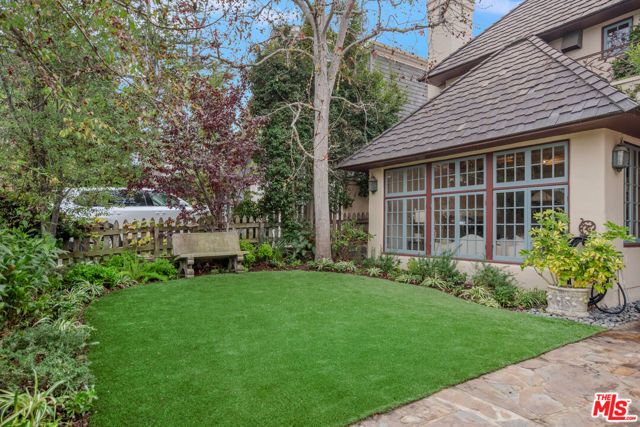 2917 N Poinsettia Avenue, Manhattan Beach, CA 90266