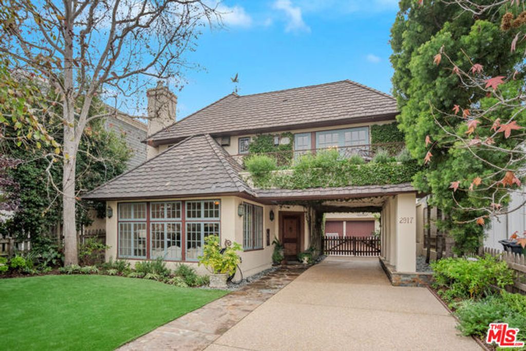 2917 N Poinsettia Avenue, Manhattan Beach, CA 90266