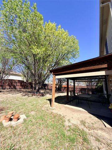 2233 Hickory Drive, Little Elm, TX 75068