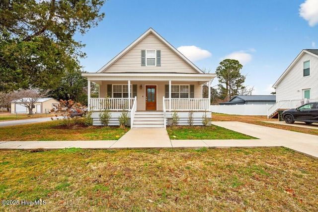 208 Pollock Street, Pollocksville, NC 28573