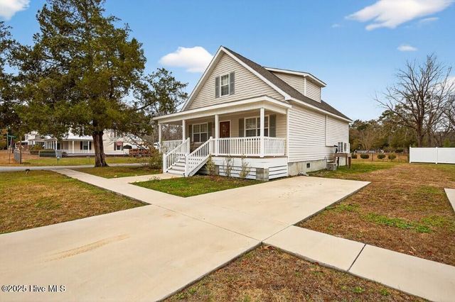 208 Pollock Street, Pollocksville, NC 28573