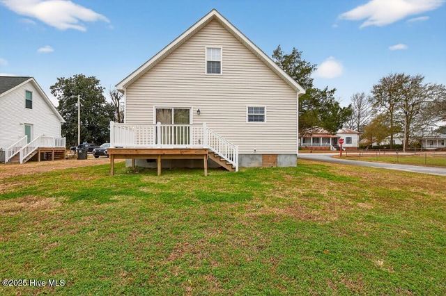 208 Pollock Street, Pollocksville, NC 28573