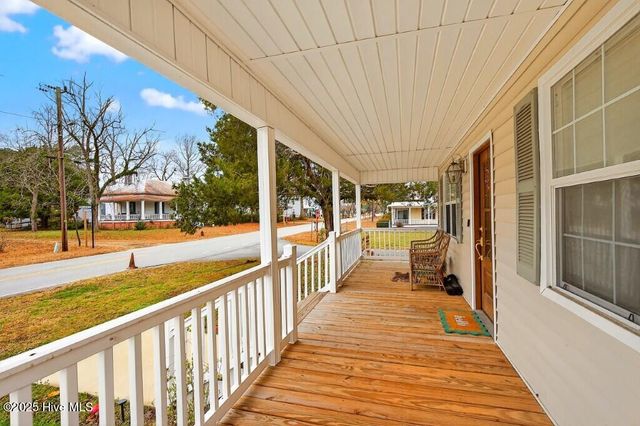 208 Pollock Street, Pollocksville, NC 28573