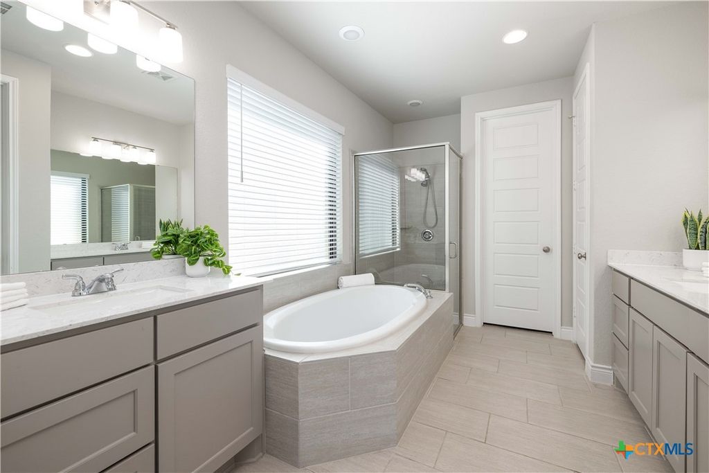 Image 12 of property listing at 636 Vireos Street, New Braunfels, TX 78132