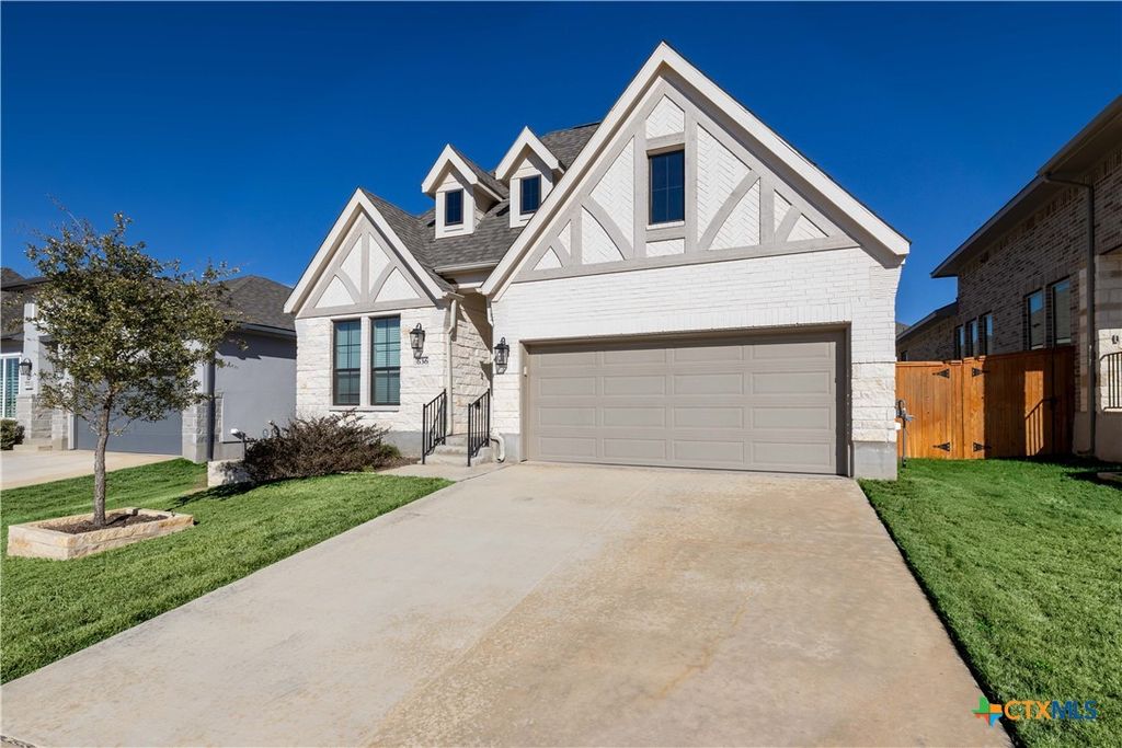 Image 2 of property listing at 636 Vireos Street, New Braunfels, TX 78132