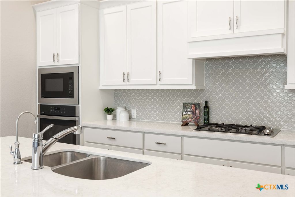 Image 7 of property listing at 636 Vireos Street, New Braunfels, TX 78132