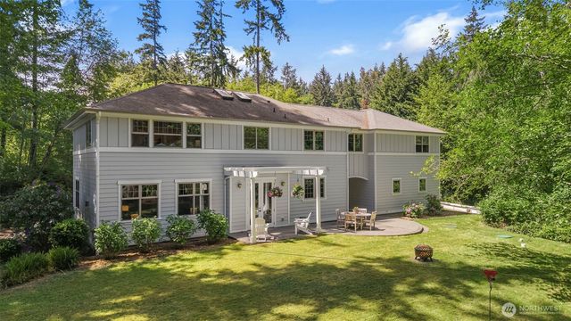 4810 Rose Avenue NE, Bainbridge Island, WA 98110