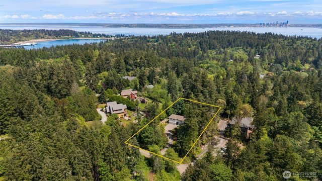 4810 Rose Avenue NE, Bainbridge Island, WA 98110