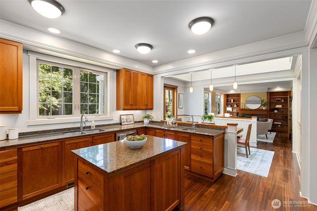 4810 Rose Avenue NE, Bainbridge Island, WA 98110