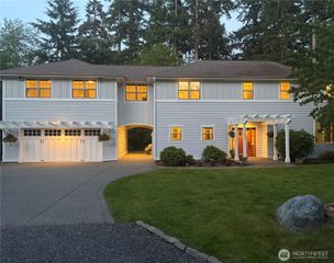 4810 Rose Avenue NE, Bainbridge Island, WA 98110