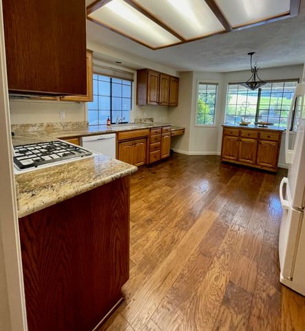 2446 Heritage Way, Medford, OR 97504