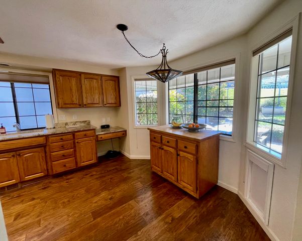 2446 Heritage Way, Medford, OR 97504