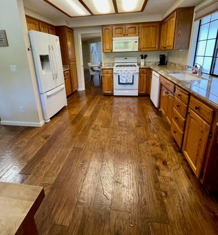 2446 Heritage Way, Medford, OR 97504