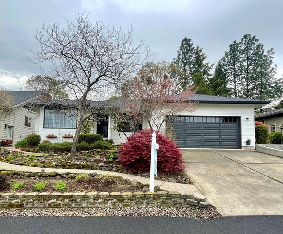 2446 Heritage Way, Medford, OR 97504