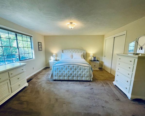 2446 Heritage Way, Medford, OR 97504