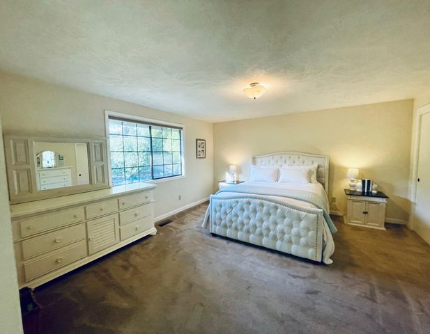 2446 Heritage Way, Medford, OR 97504