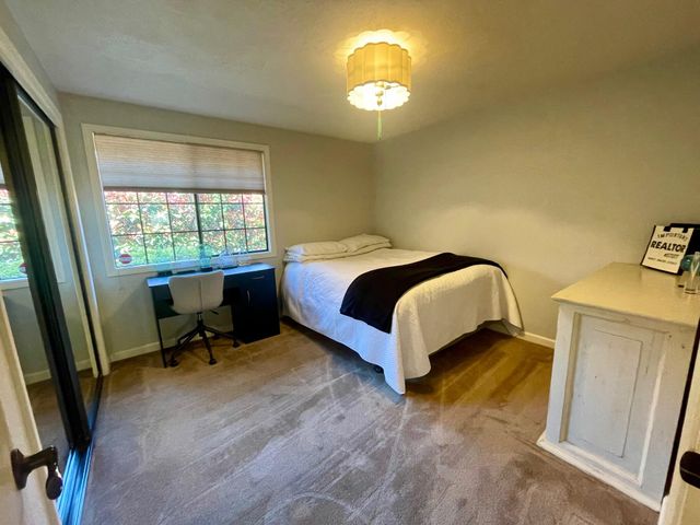 2446 Heritage Way, Medford, OR 97504