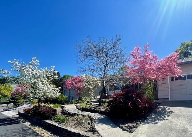 2446 Heritage Way, Medford, OR 97504