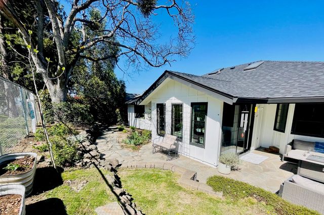 2446 Heritage Way, Medford, OR 97504