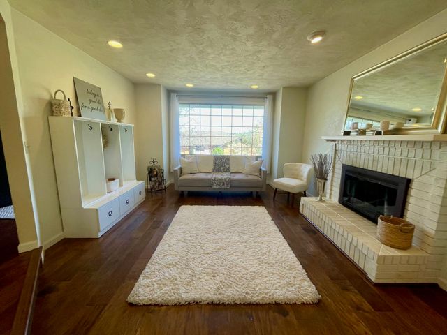 2446 Heritage Way, Medford, OR 97504