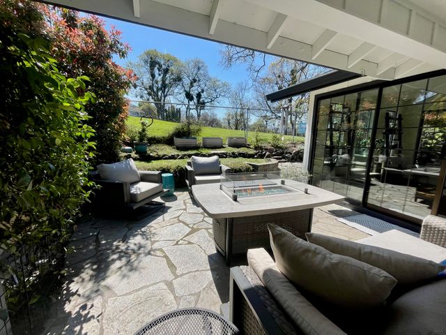 2446 Heritage Way, Medford, OR 97504