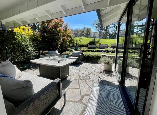 2446 Heritage Way, Medford, OR 97504