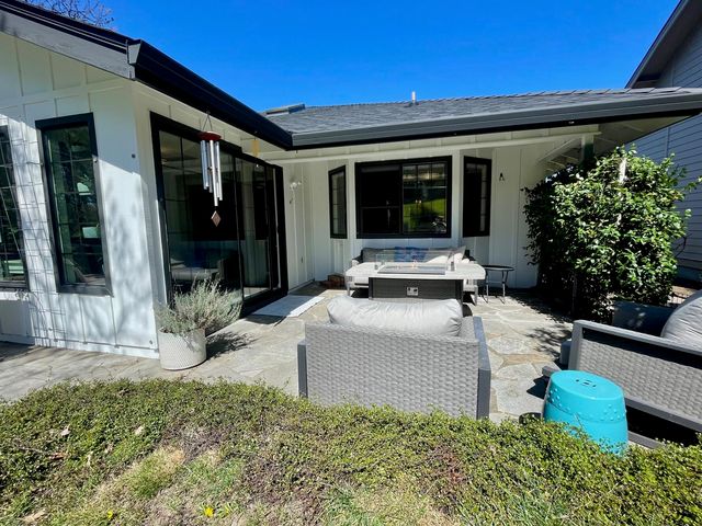 2446 Heritage Way, Medford, OR 97504