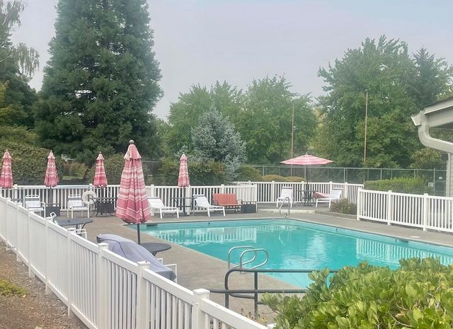 2446 Heritage Way, Medford, OR 97504