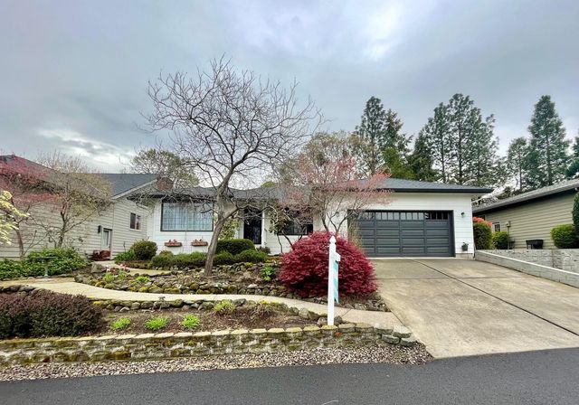 2446 Heritage Way, Medford, OR 97504