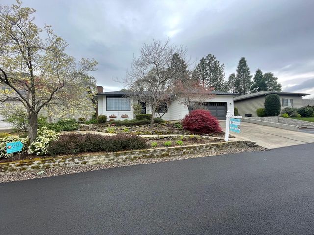 2446 Heritage Way, Medford, OR 97504