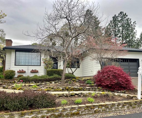 2446 Heritage Way, Medford, OR 97504