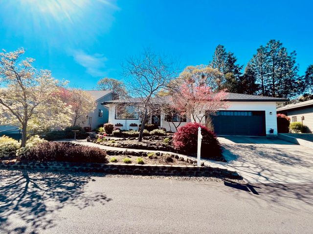 2446 Heritage Way, Medford, OR 97504