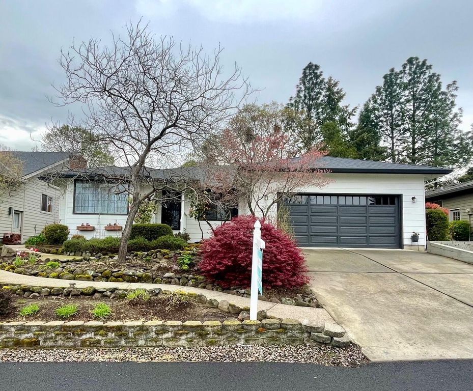 2446 Heritage Way, Medford, OR 97504