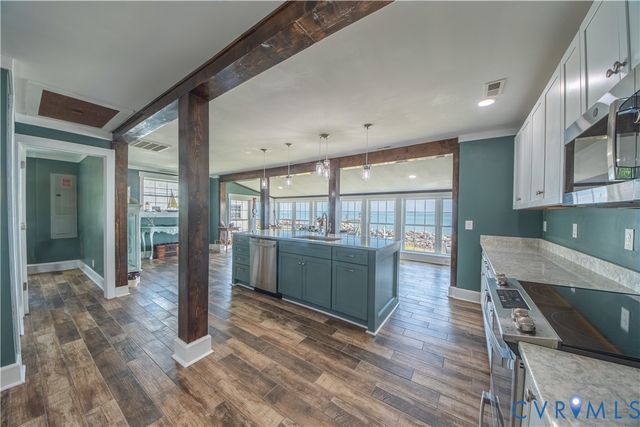 154 Riverside Dr, Deltaville, VA 23043